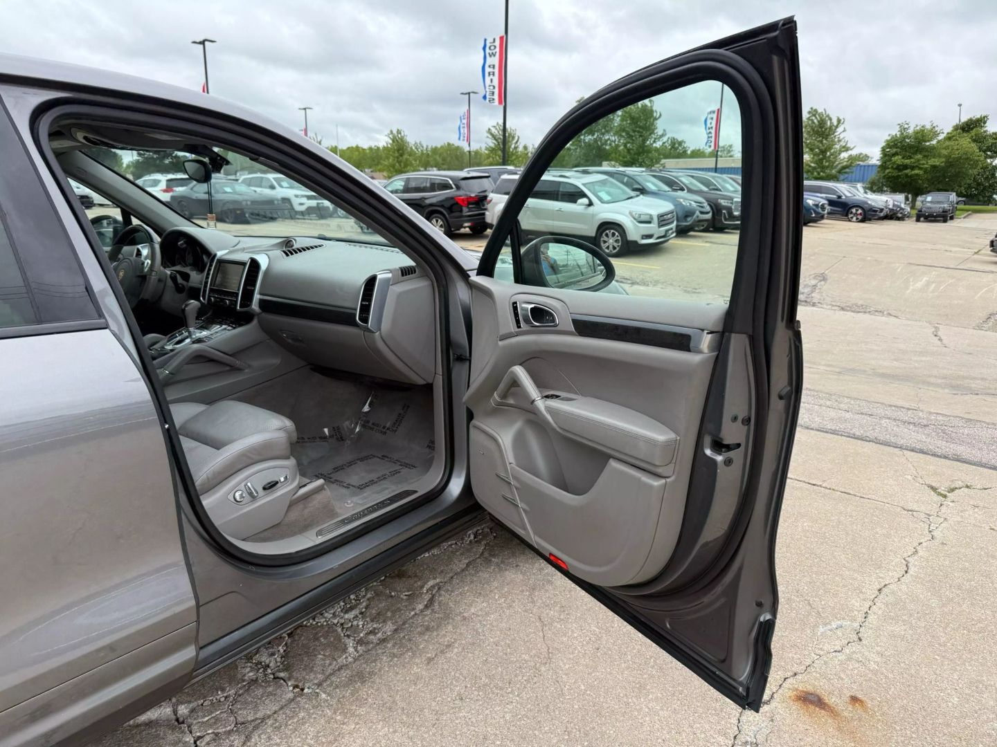 2013 Porsche Cayenne - Image 25