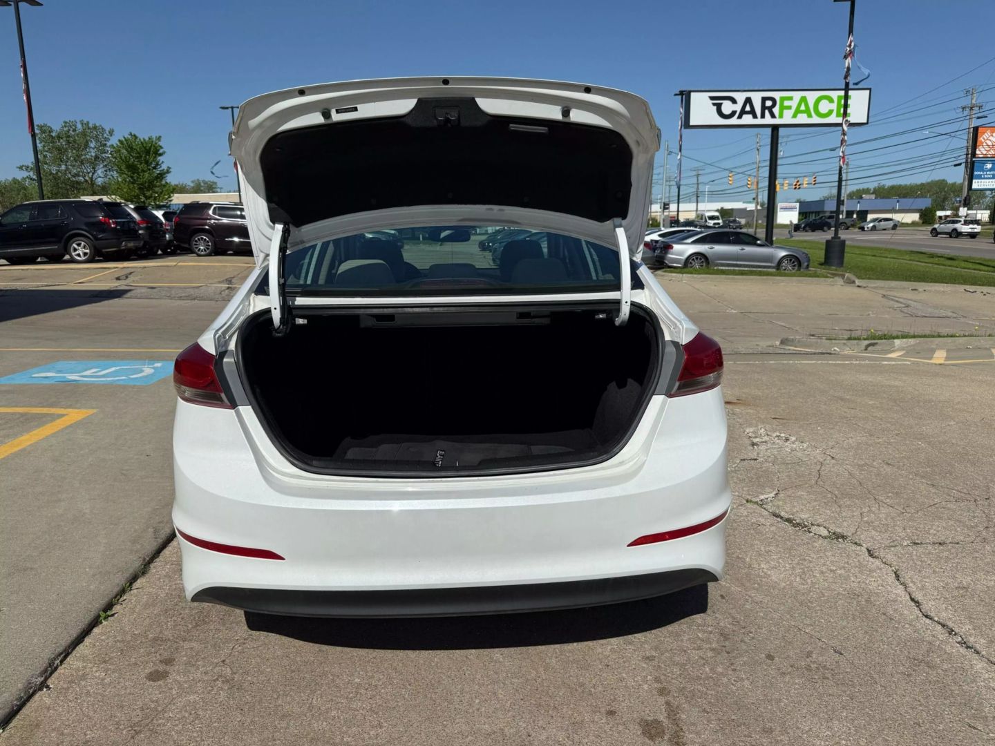 2018 Hyundai Elantra - Image 11