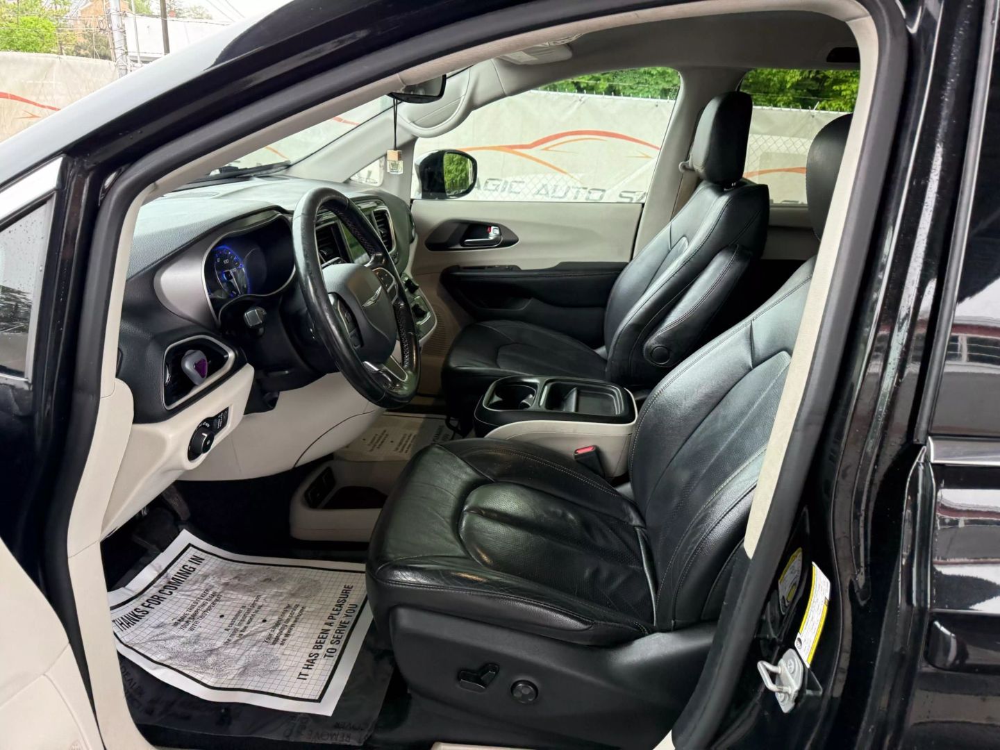 2020 Chrysler Pacifica - Image 15