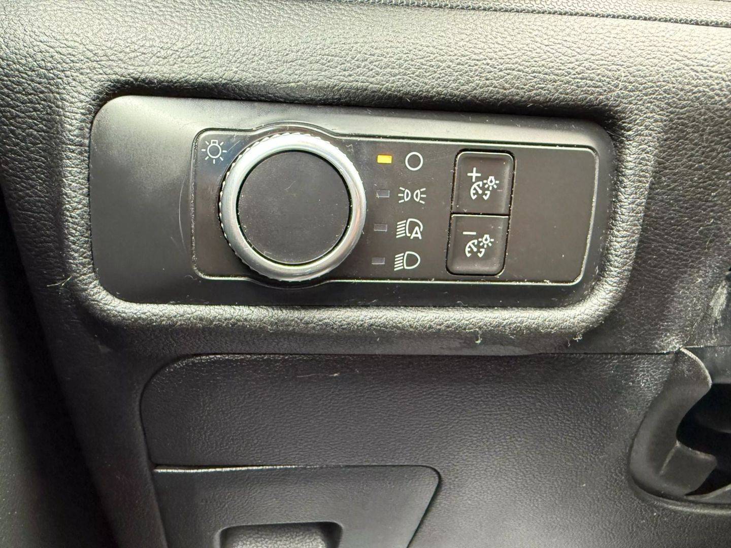 2021 Ford Explorer - Image 40