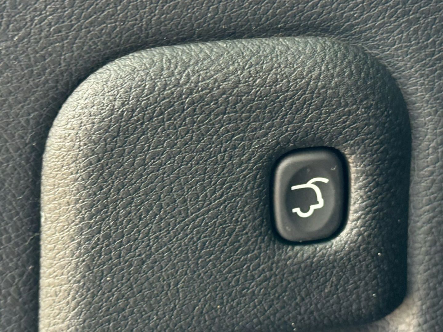 2018 Jeep Grand Cherokee - Image 14