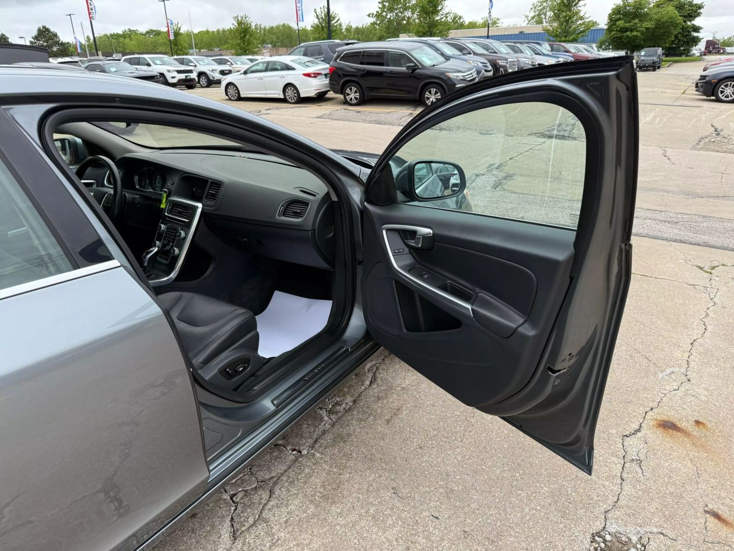 2016 Volvo S60 - Image 23