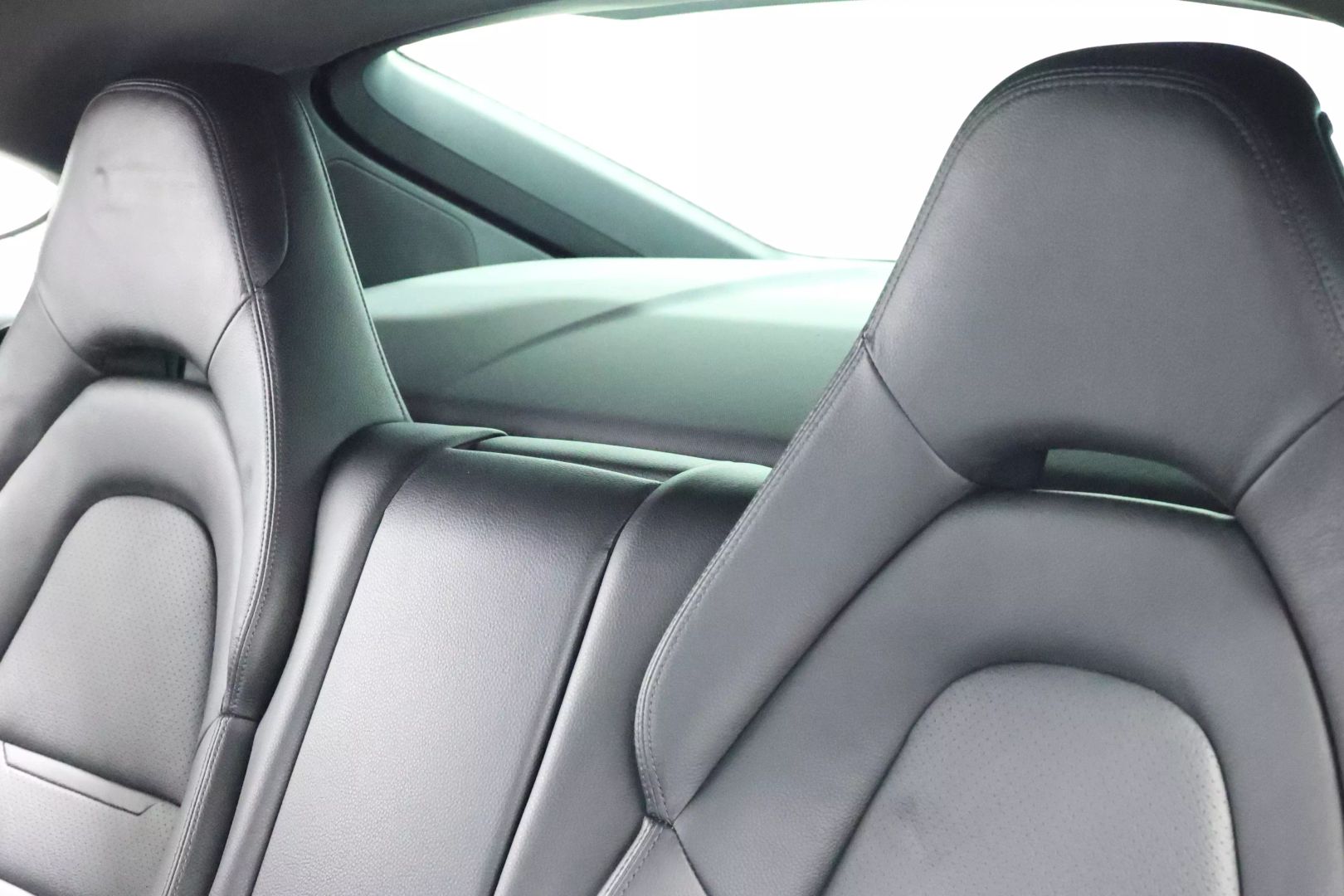 2018 Porsche Panamera - Image 54