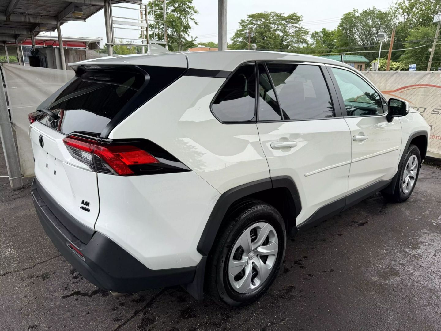 2024 Toyota Rav4 - Image 12