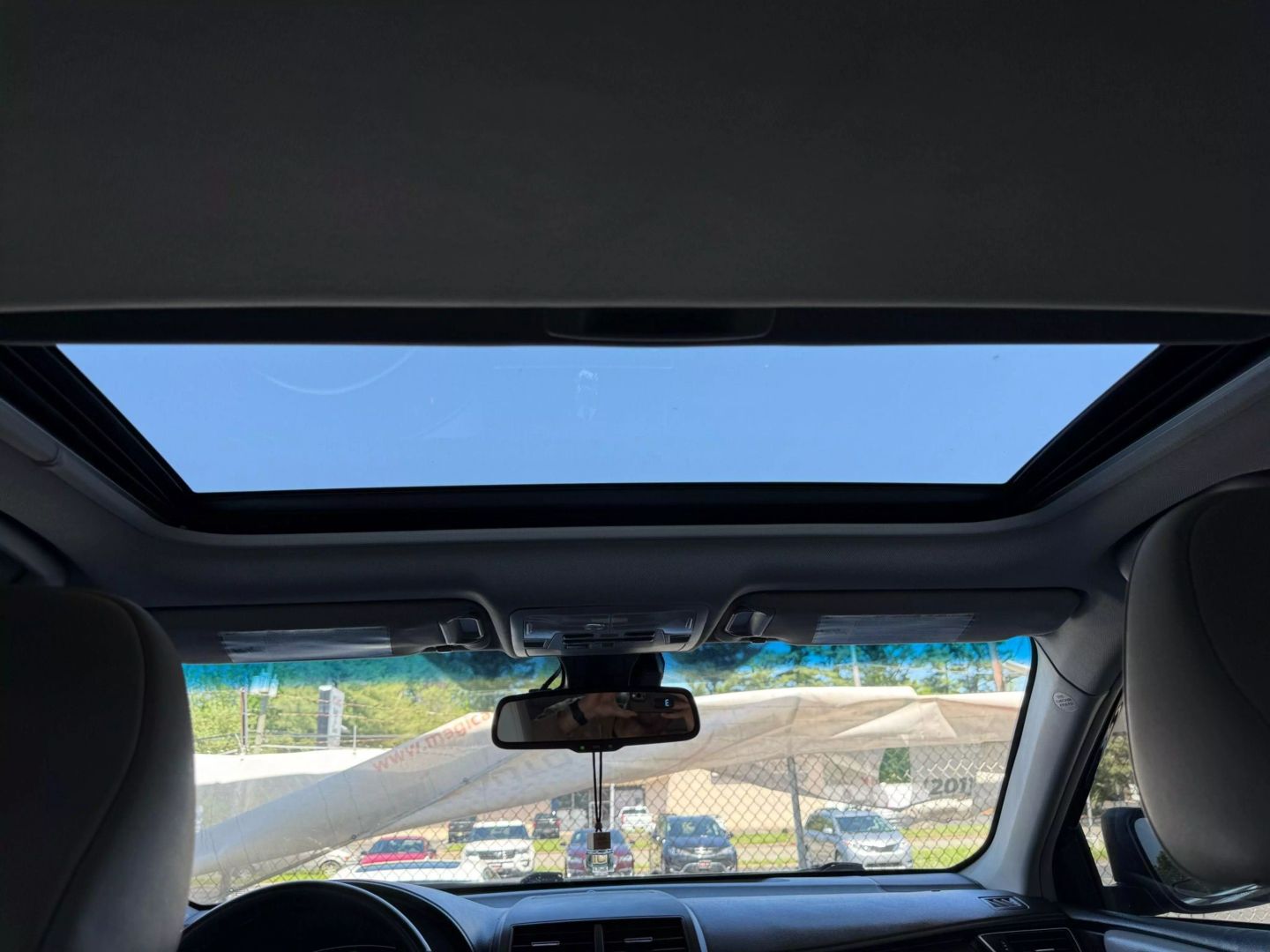 2015 Toyota Camry - Image 37
