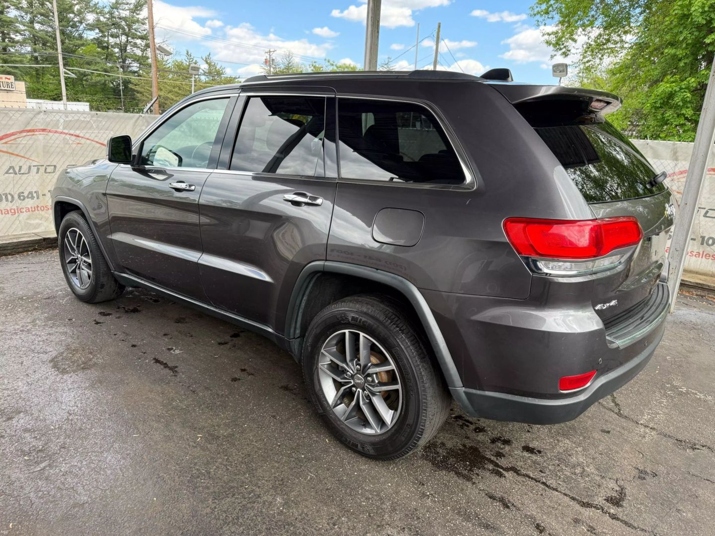 2017 Jeep Grand Cherokee - Image 13