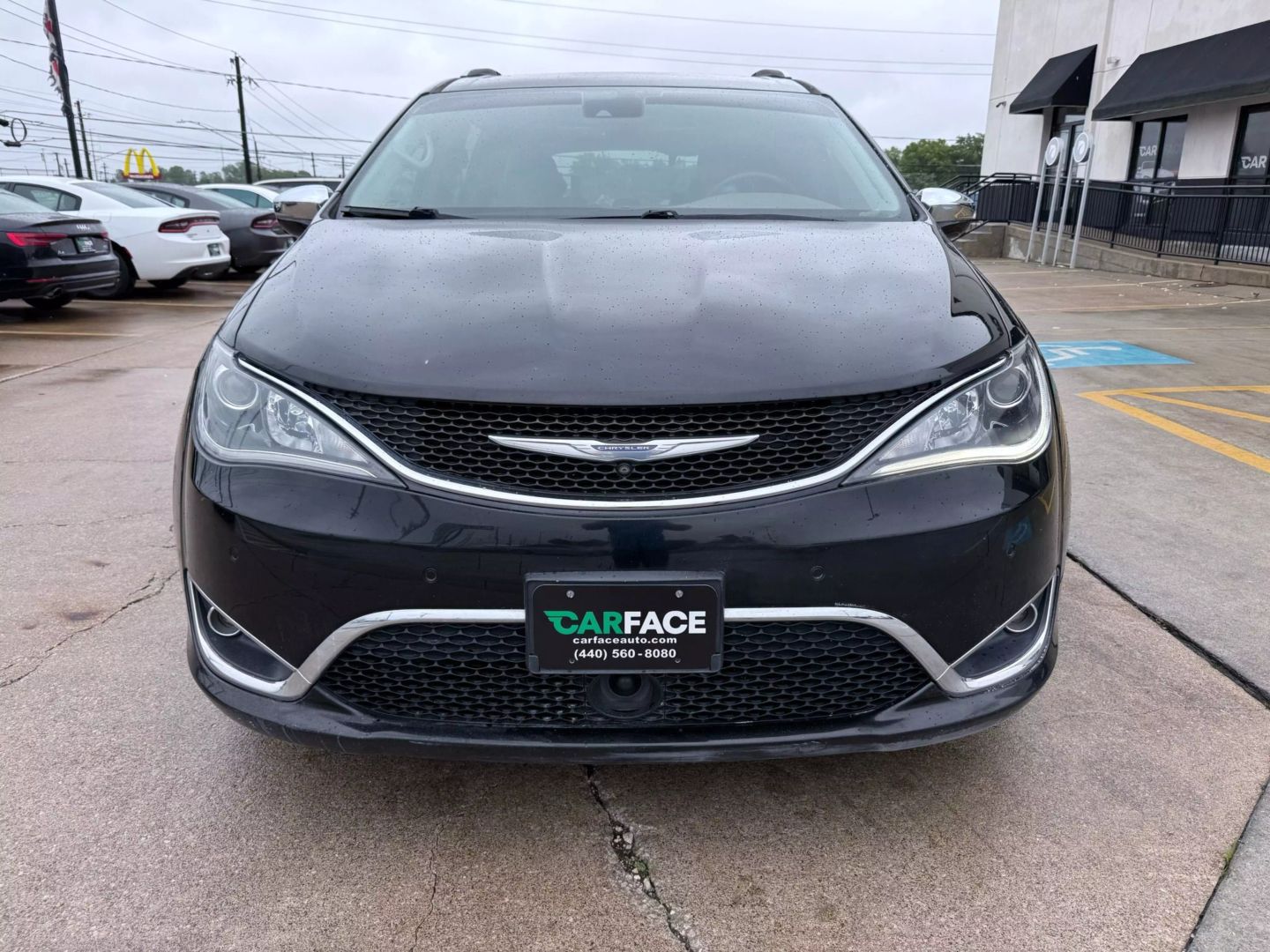 2017 Chrysler Pacifica - Image 2