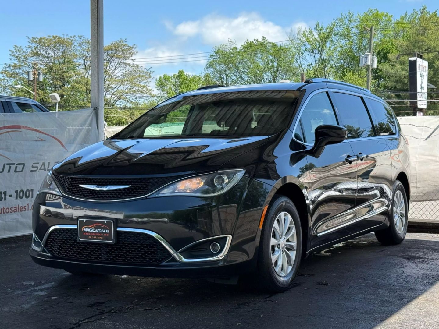 2018 Chrysler Pacifica - Image 3