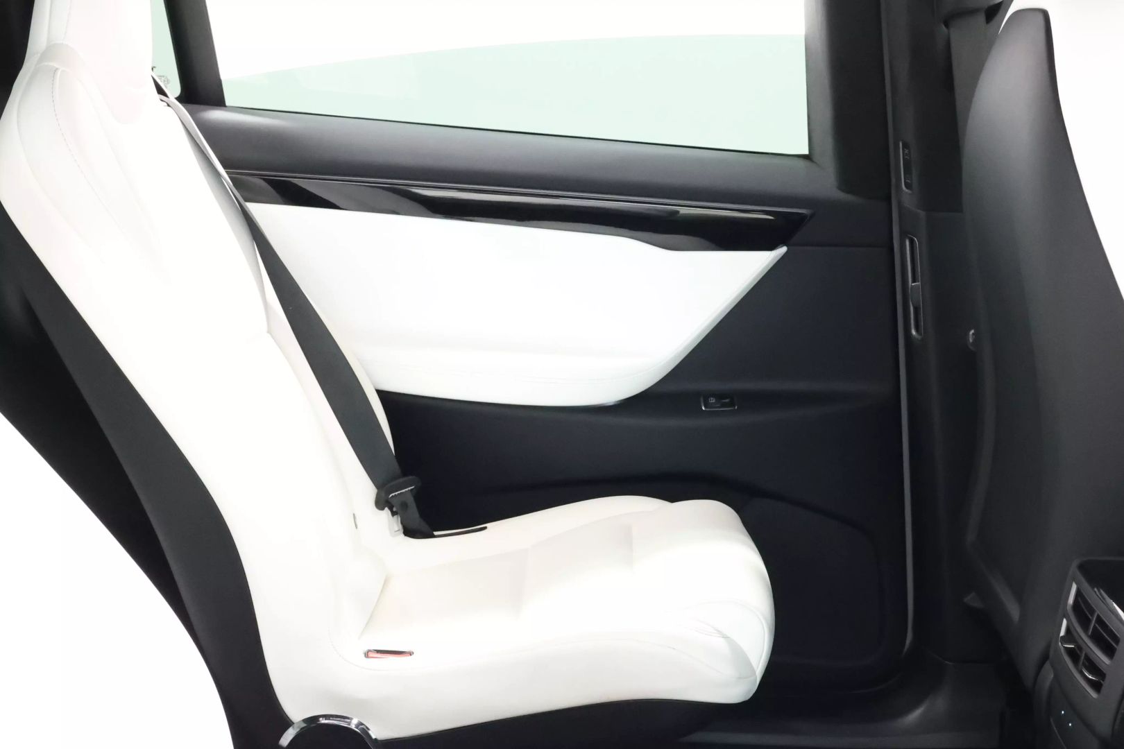 2020 Tesla Model X - Image 92