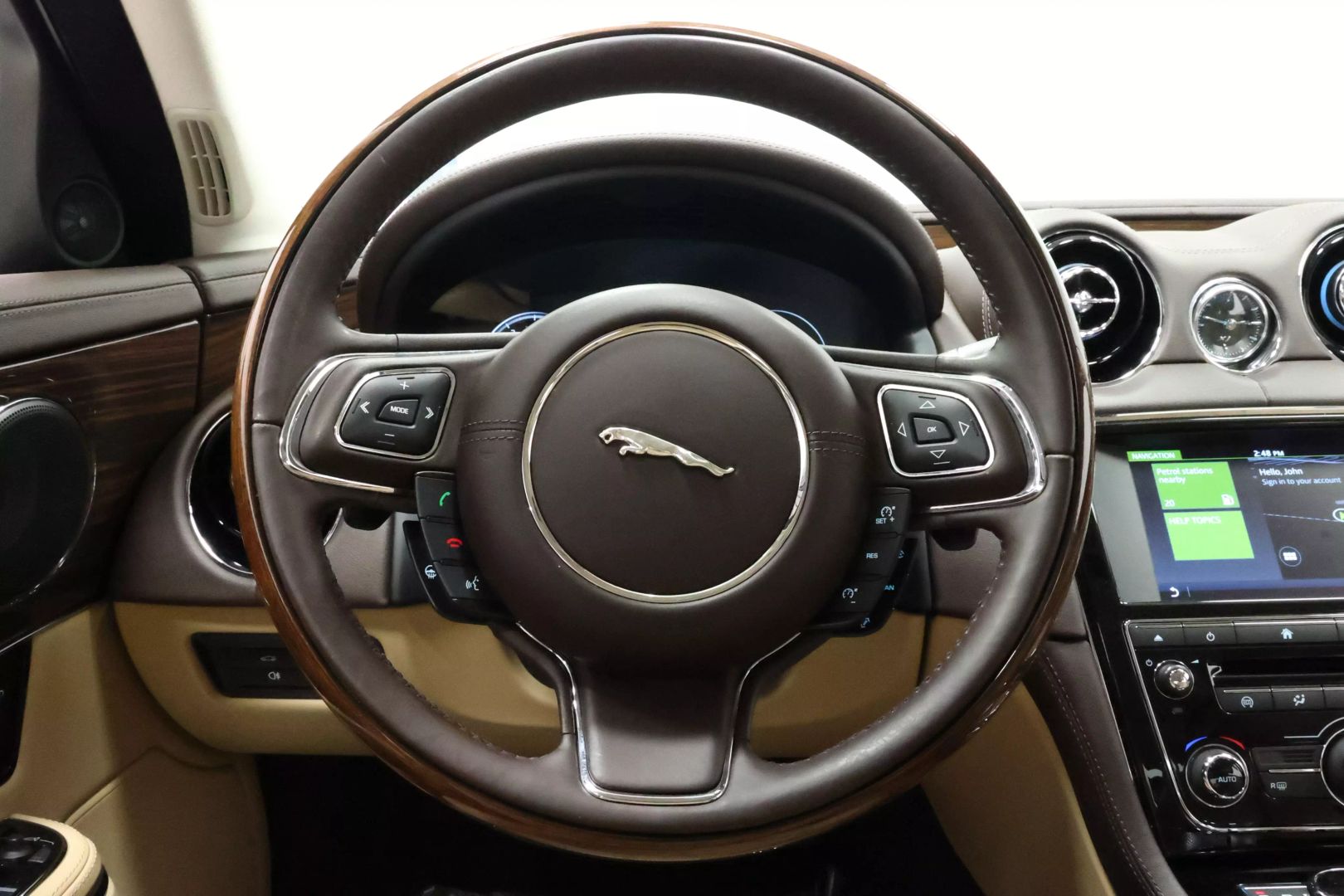 2017 Jaguar Xj - Image 21