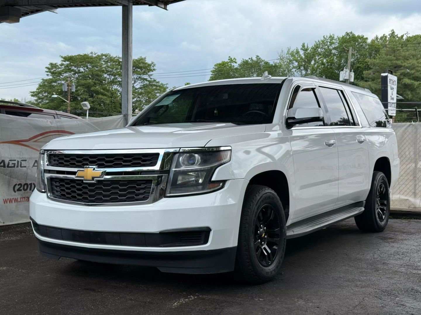 2015 Chevrolet Suburban - Image 3