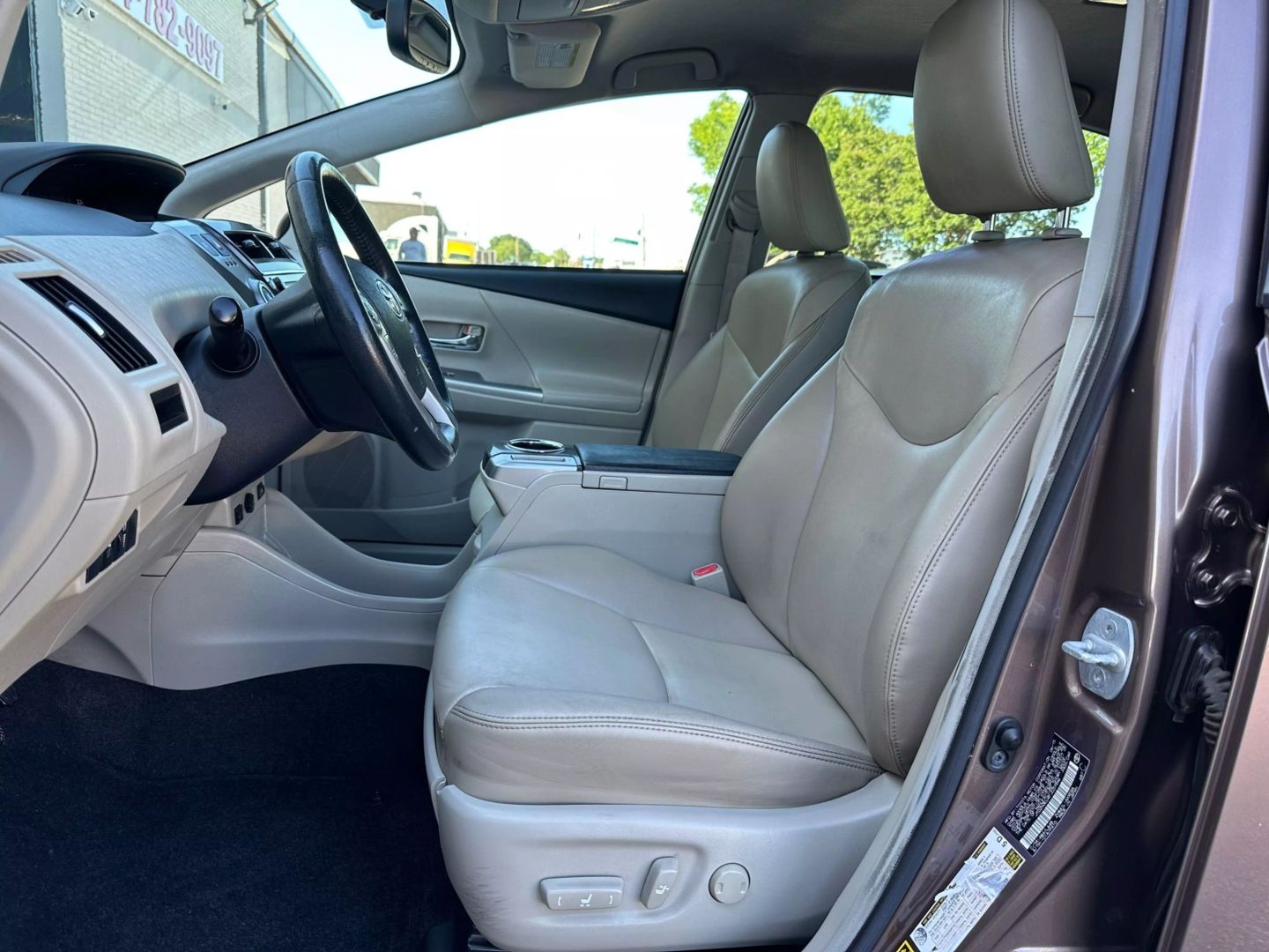 2015 Toyota Prius V - Image 14
