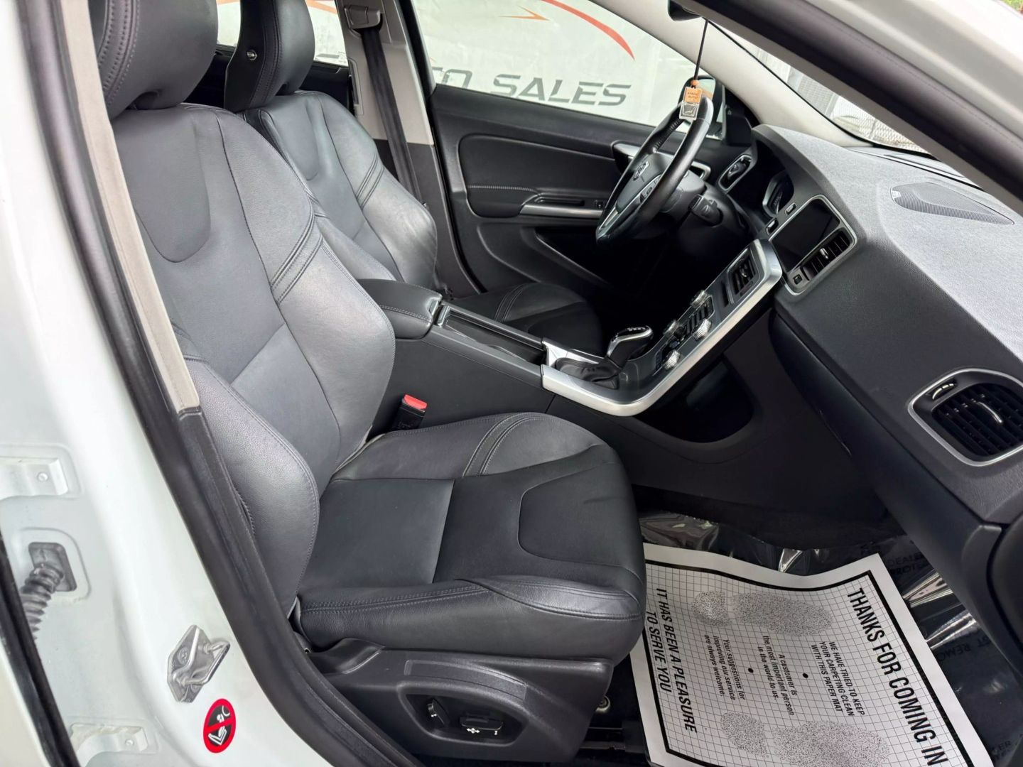 2017 Volvo S60 - Image 25