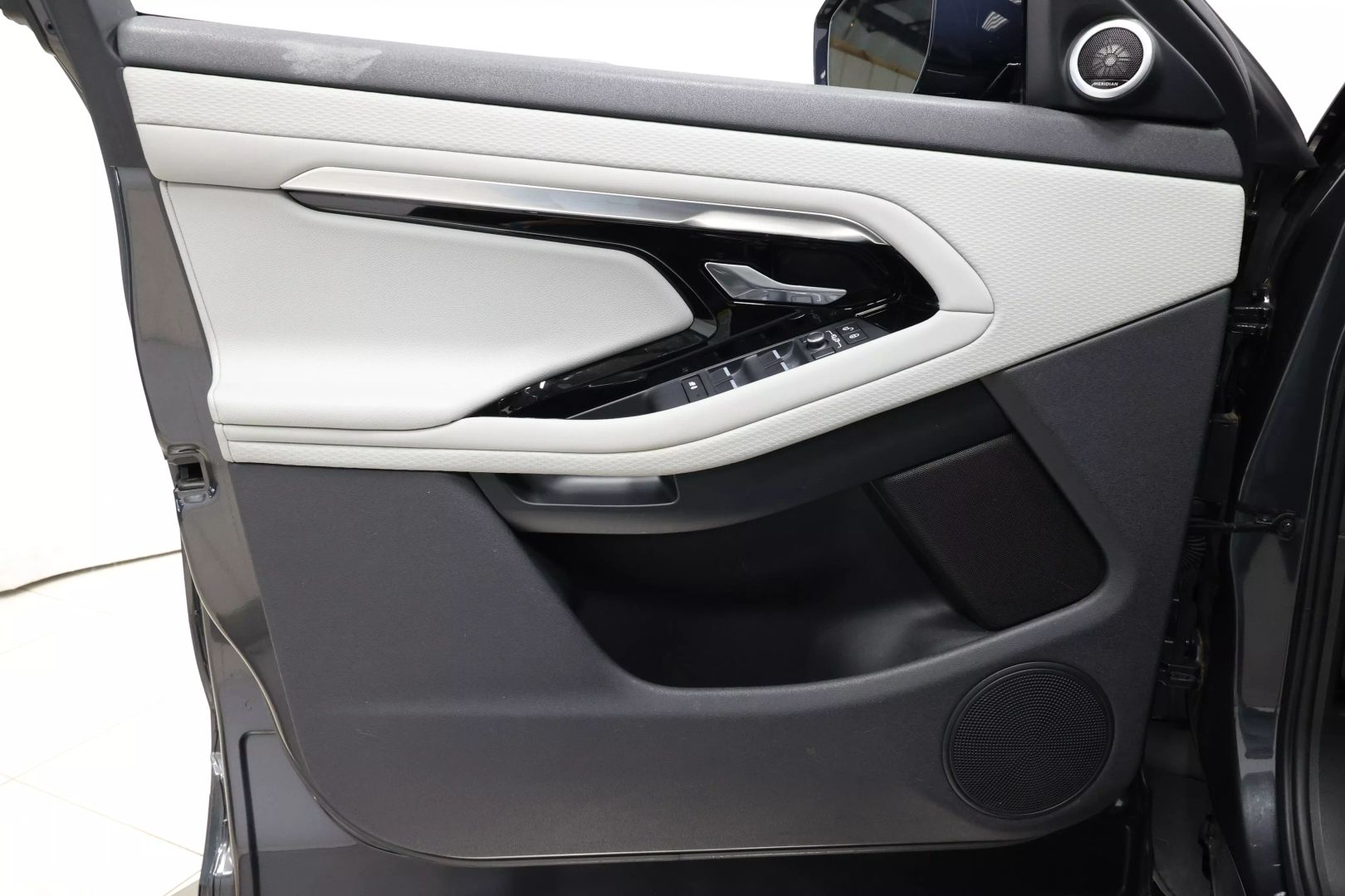 2020 Land Rover Range Rover Evoque - Image 9