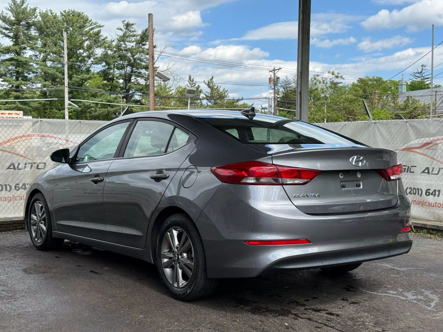 2018 Hyundai Elantra - Image 9
