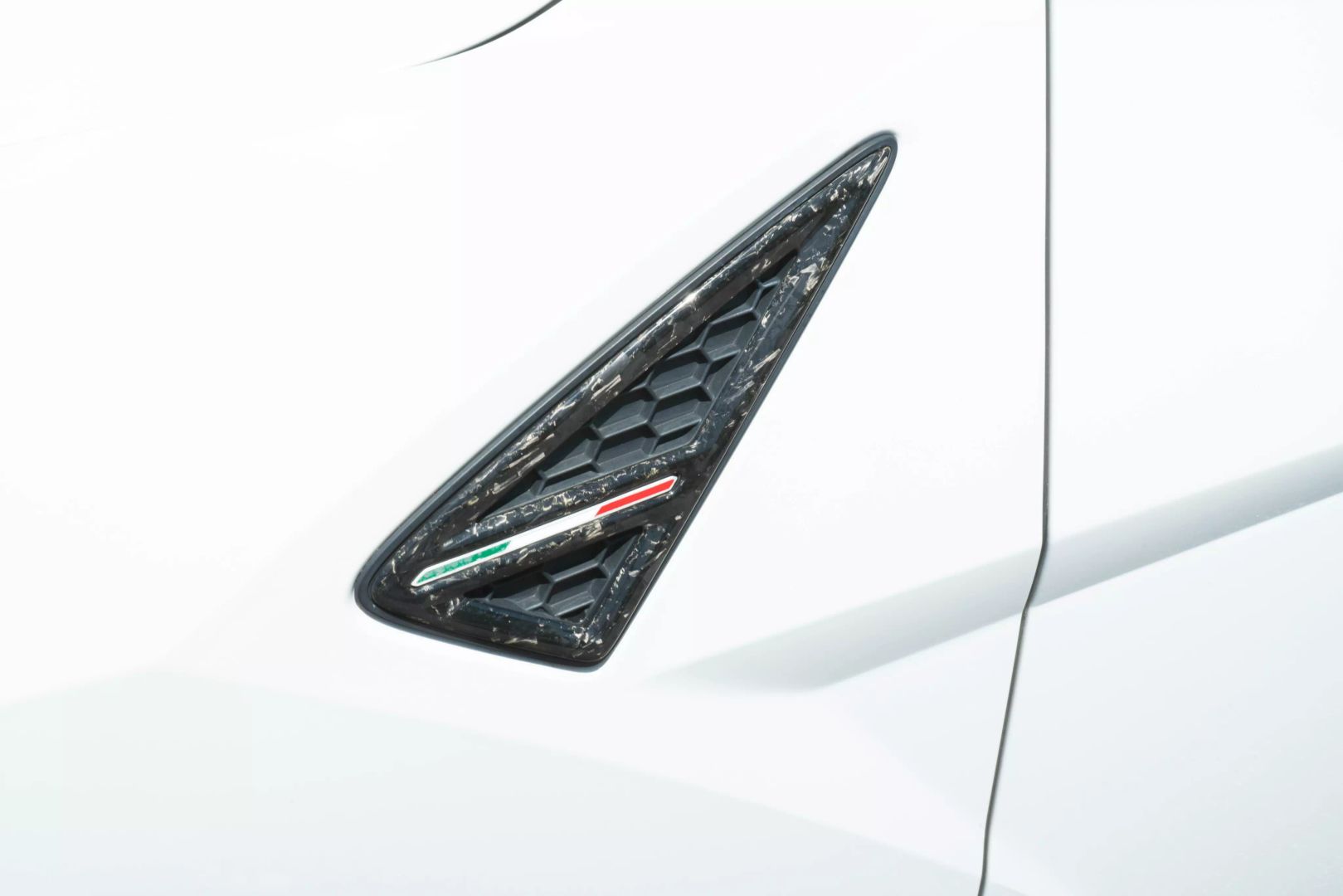 2019 Lamborghini Urus - Image 16