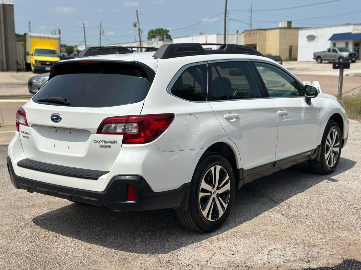 2018 Subaru Outback - Image 12