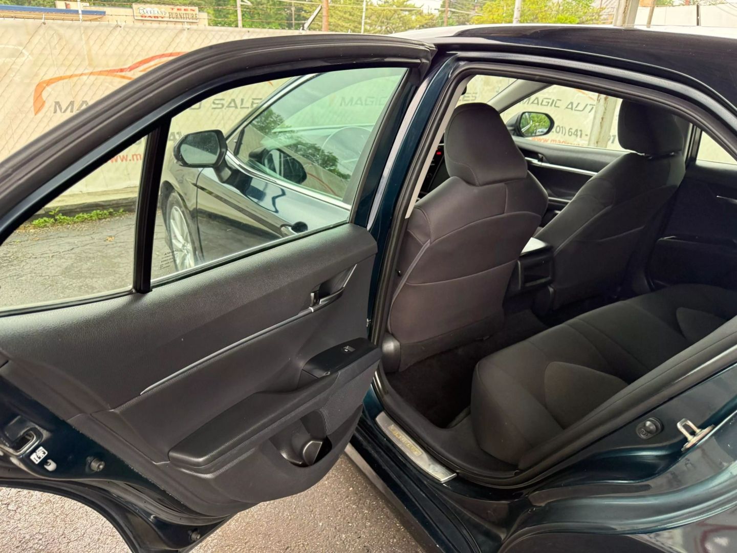 2019 Toyota Camry - Image 17