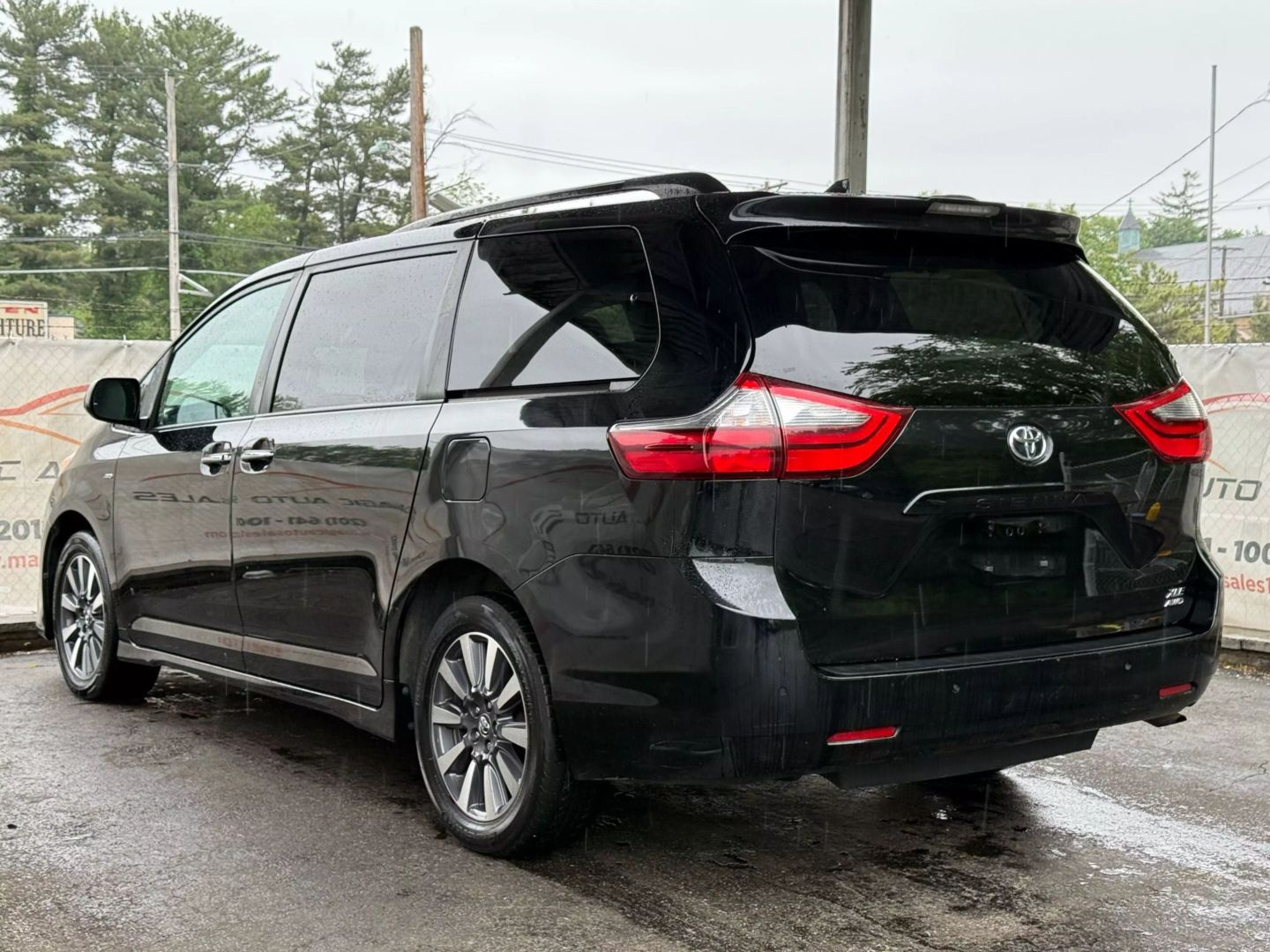 2020 Toyota Sienna - Image 11