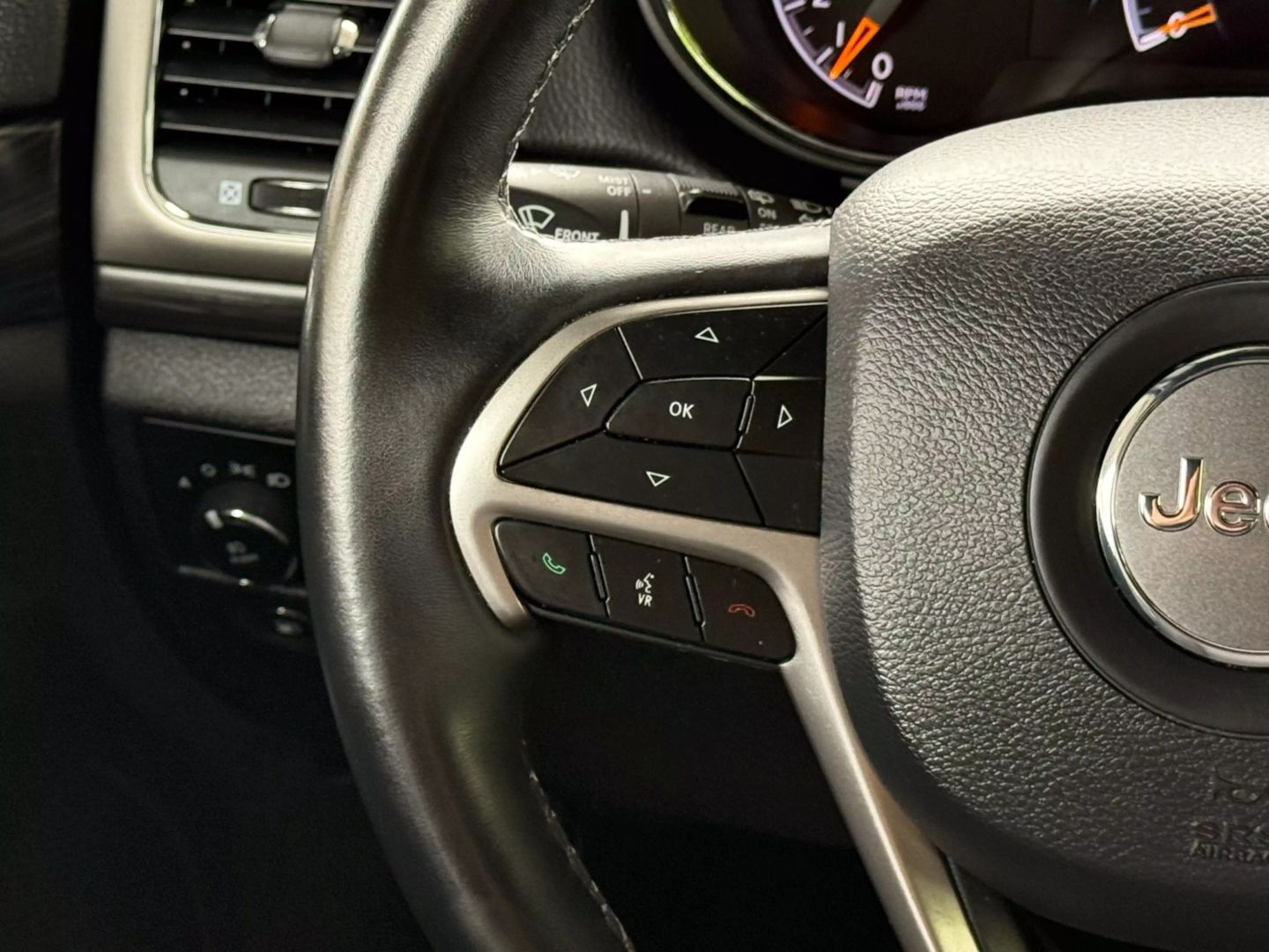 2019 Jeep Grand Cherokee - Image 32