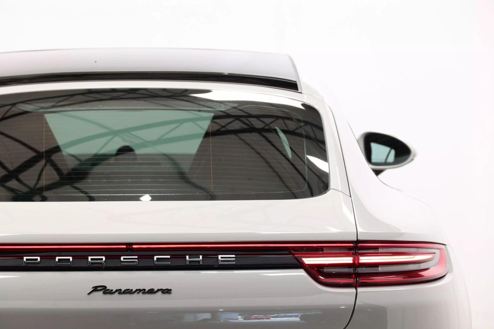 2018 Porsche Panamera - Image 61