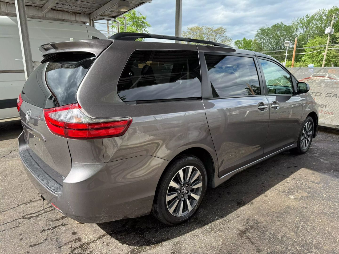 2020 Toyota Sienna - Image 12
