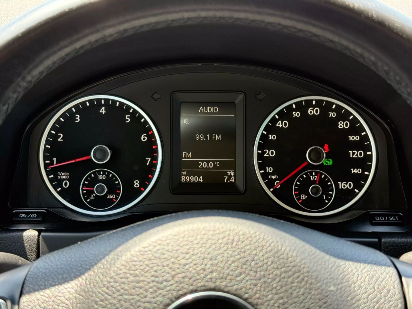 2013 Volkswagen Tiguan - Image 30