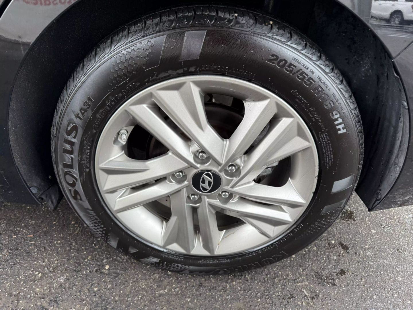 2019 Hyundai Elantra - Image 40