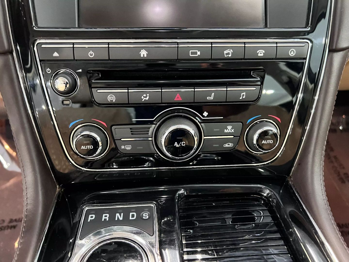 2016 Jaguar Xj Xjl Portfolio Sedan 4d - Image 24