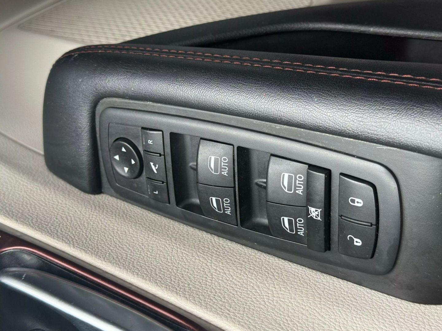 2020 Chrysler Pacifica - Image 56