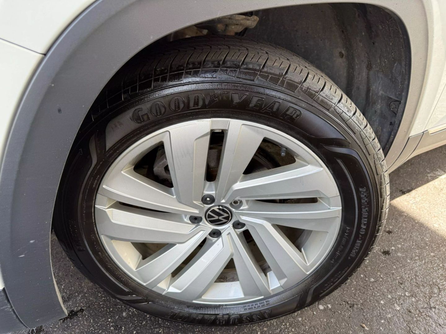 2021 Volkswagen Atlas - Image 44
