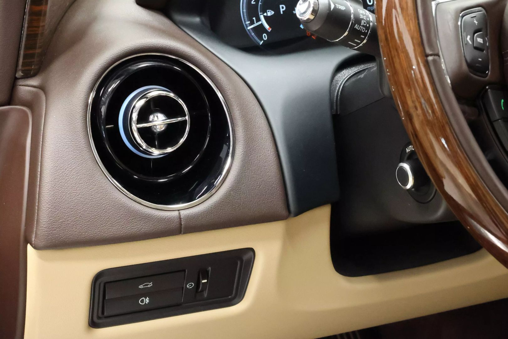 2017 Jaguar Xj - Image 20