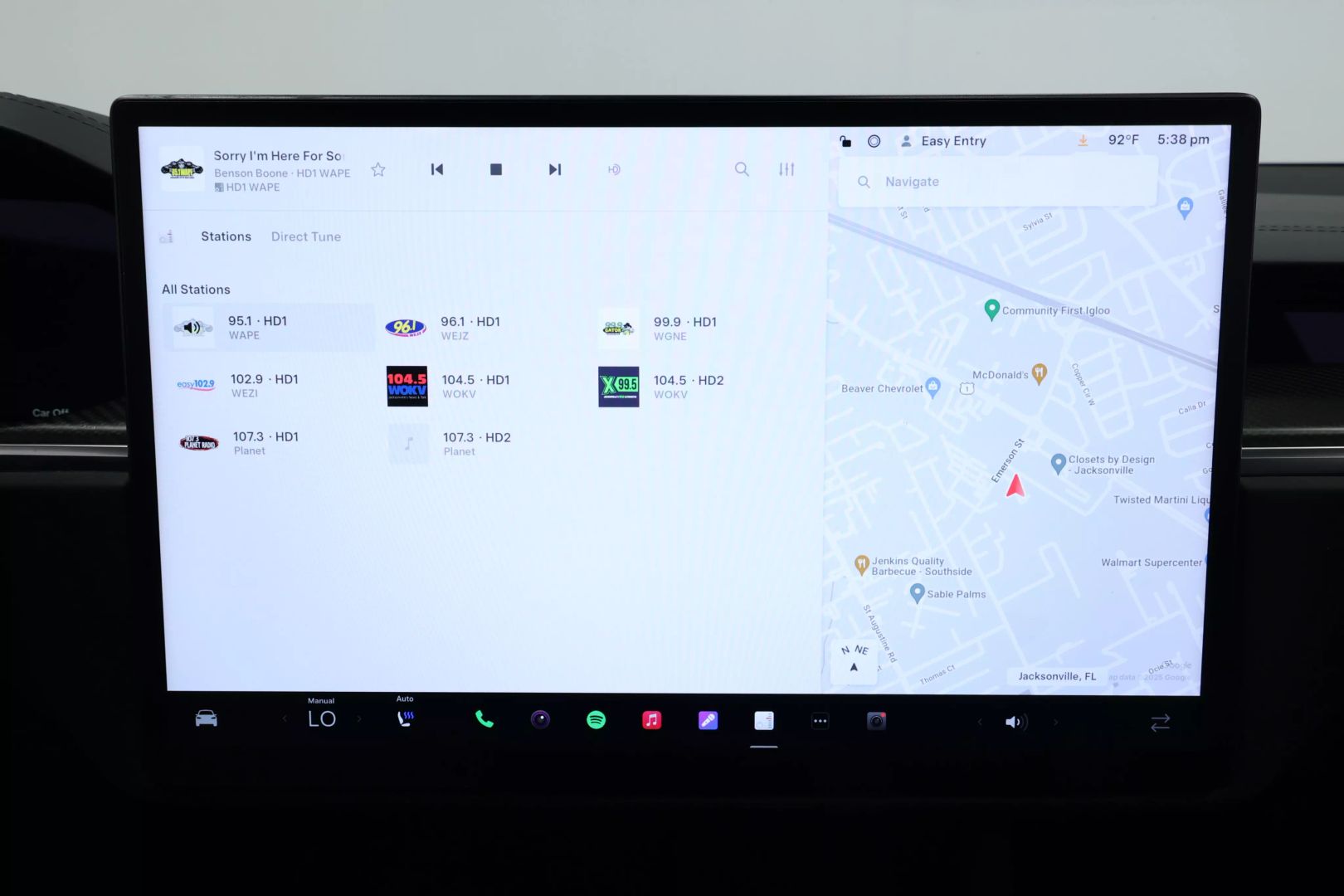 2022 Tesla Model X - Image 29