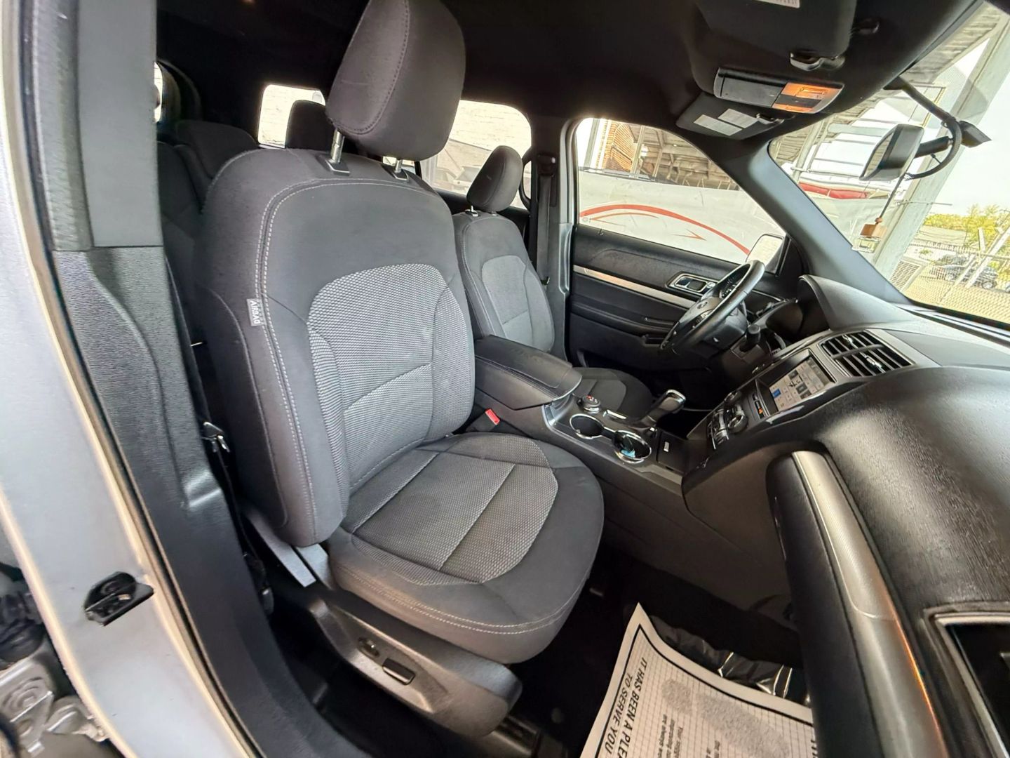 2019 Ford Explorer - Image 28