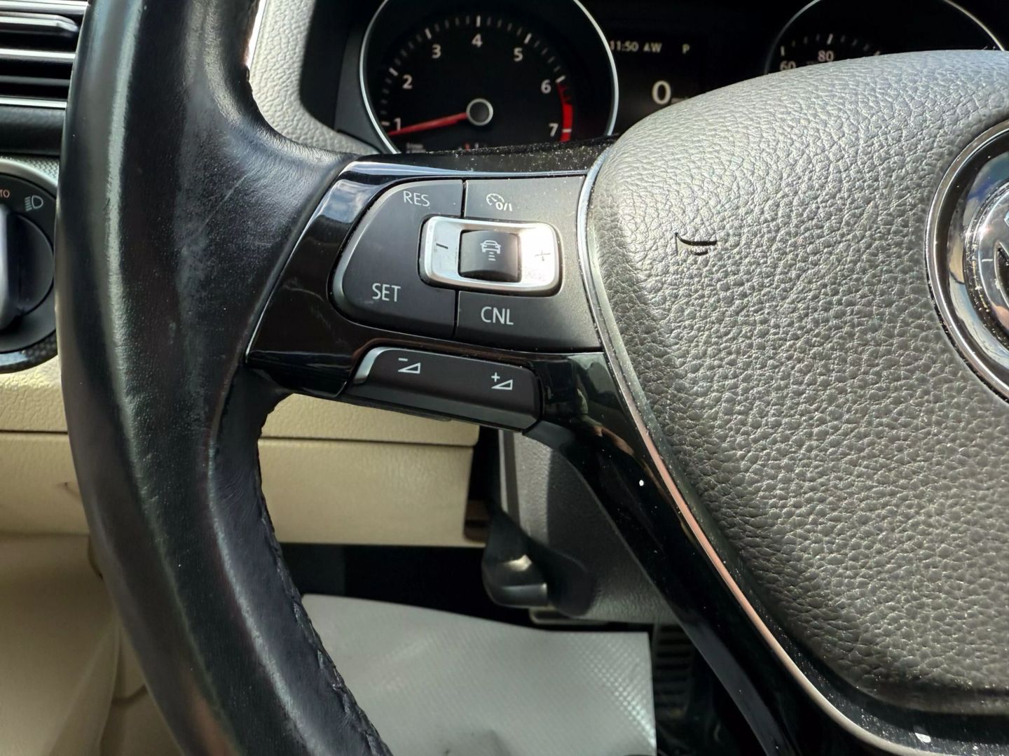 2019 Volkswagen Passat - Image 30