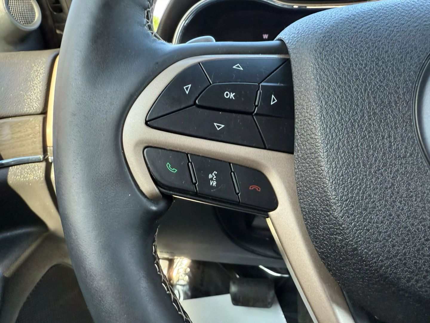 2017 Jeep Grand Cherokee - Image 34