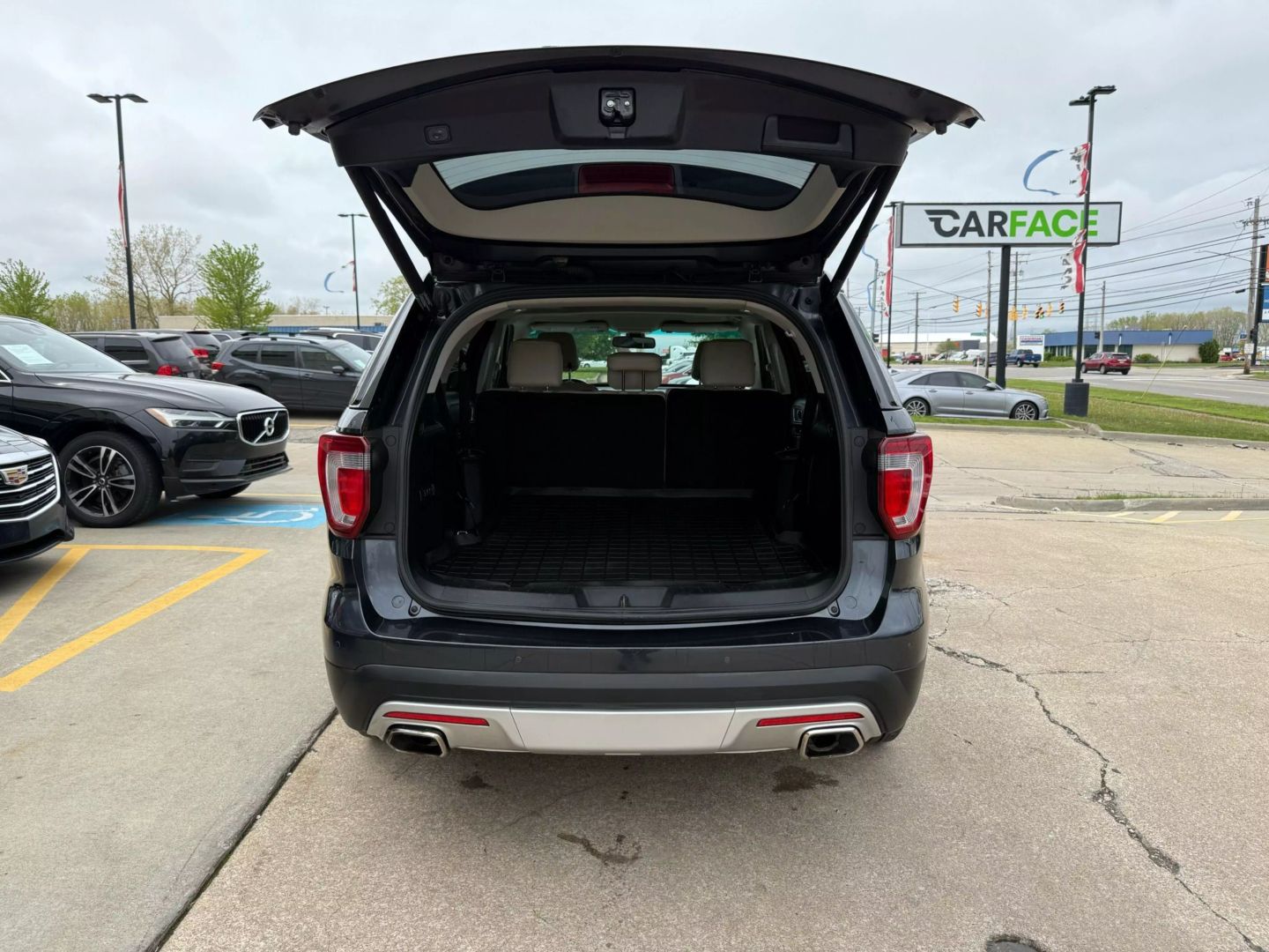 2017 Ford Explorer - Image 11