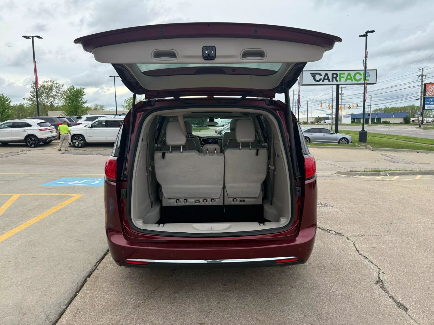 2020 Chrysler Pacifica - Image 11