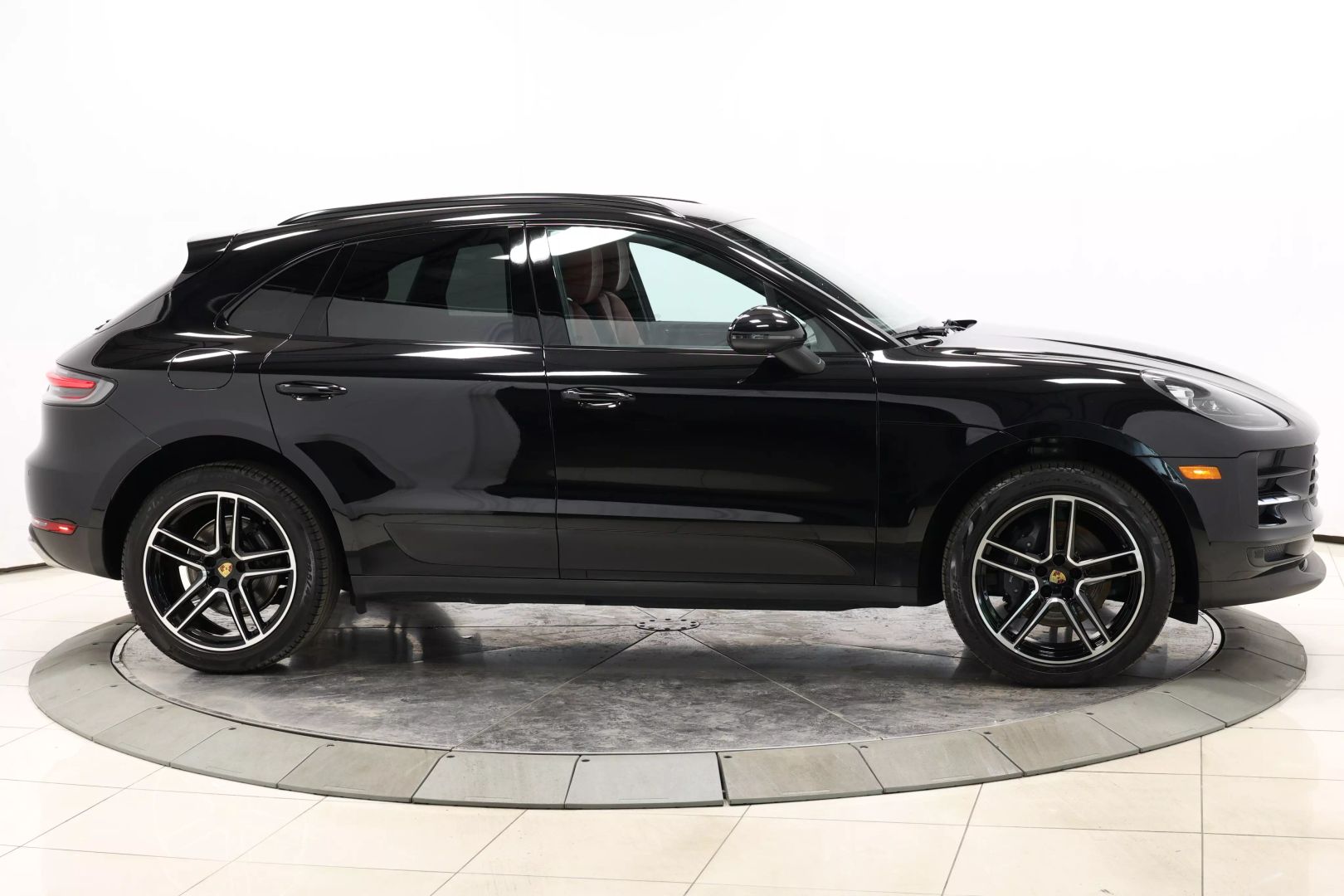 2021 Porsche Macan - Image 61