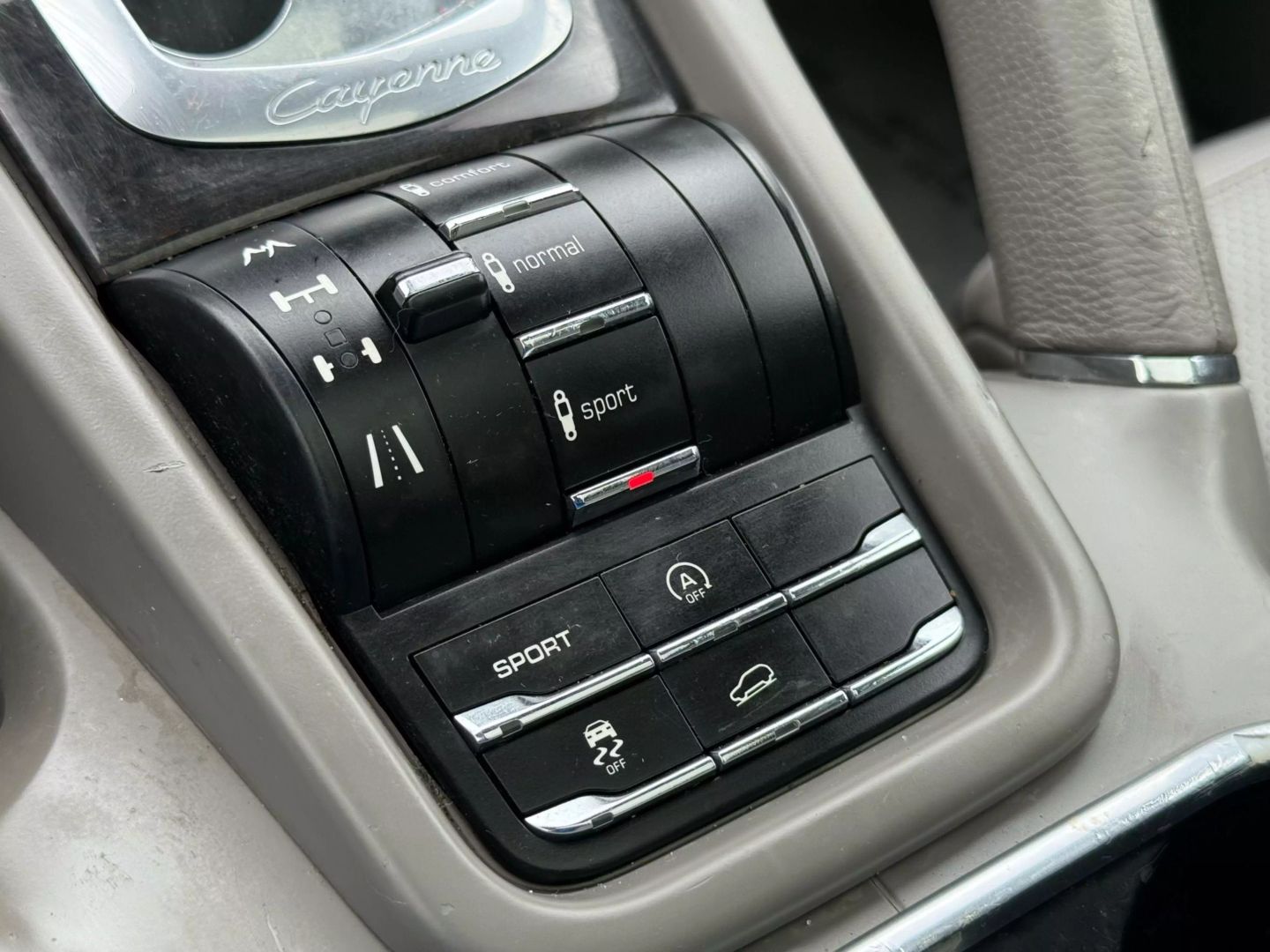 2013 Porsche Cayenne - Image 44