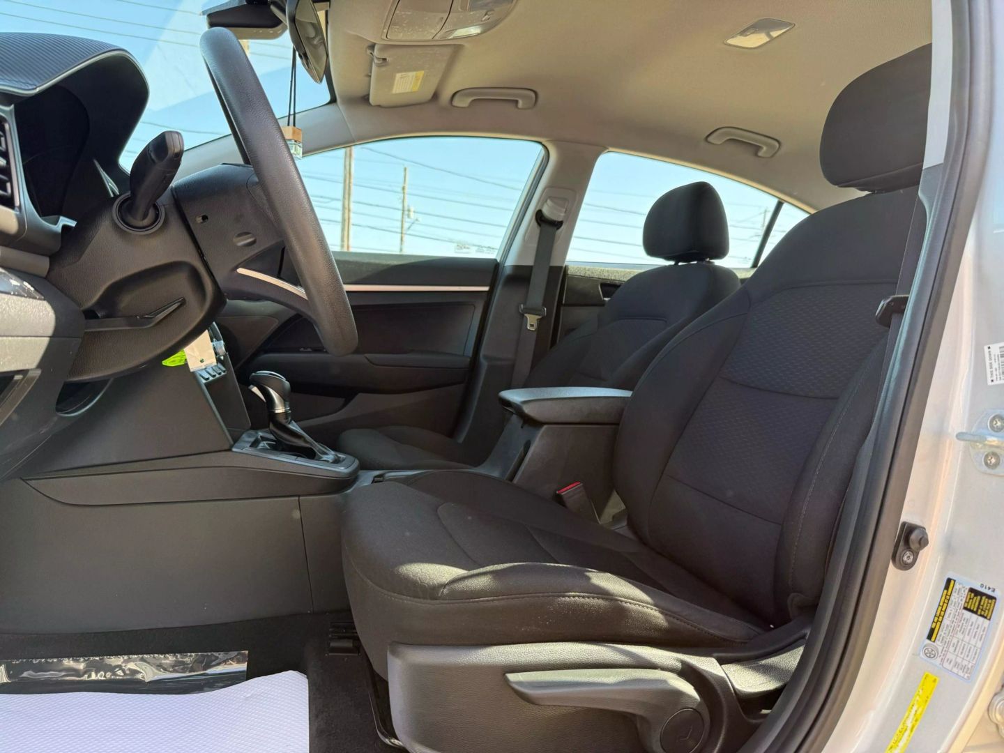 2020 Hyundai Elantra - Image 18