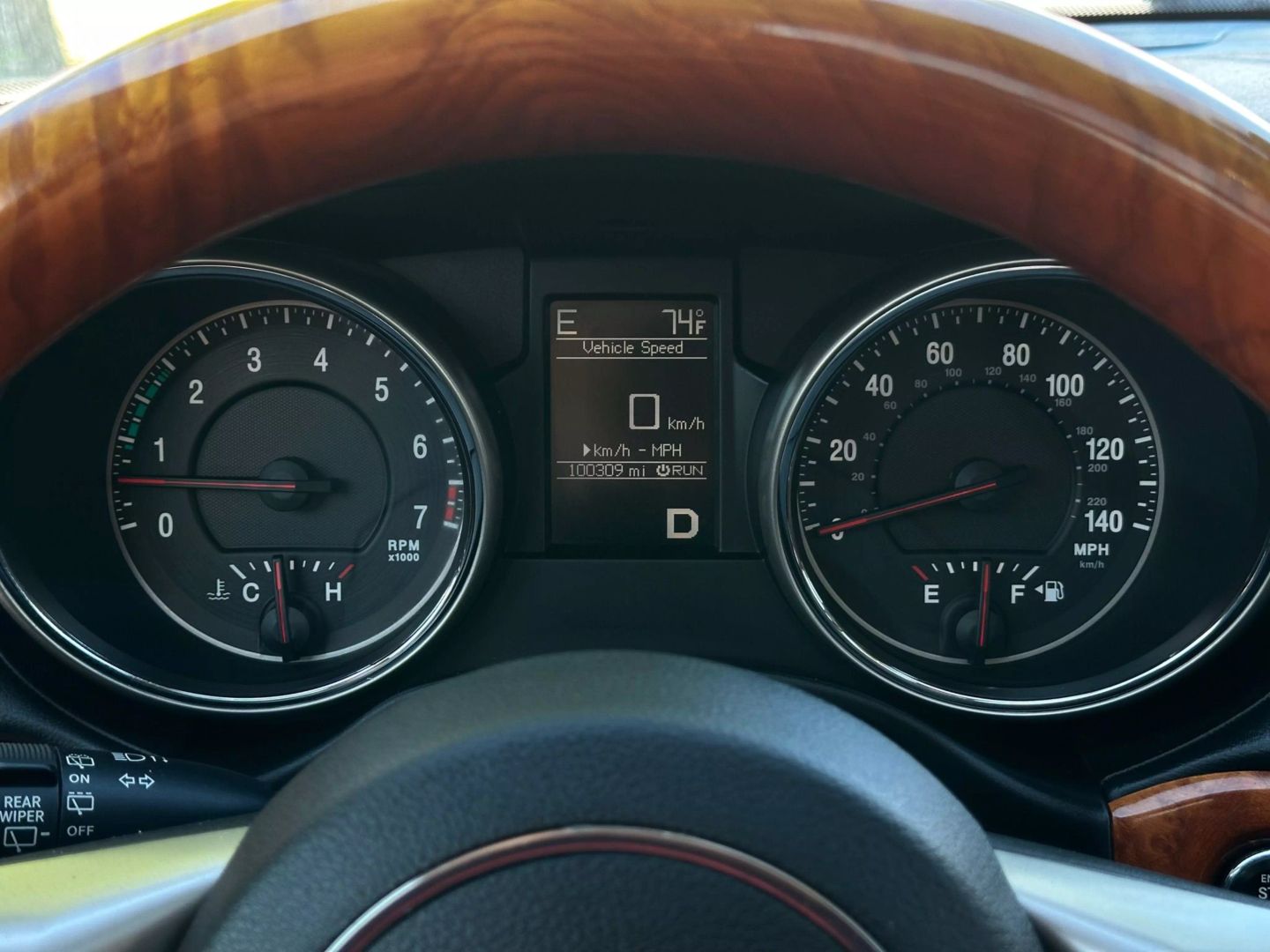 2011 Jeep Grand Cherokee - Image 32
