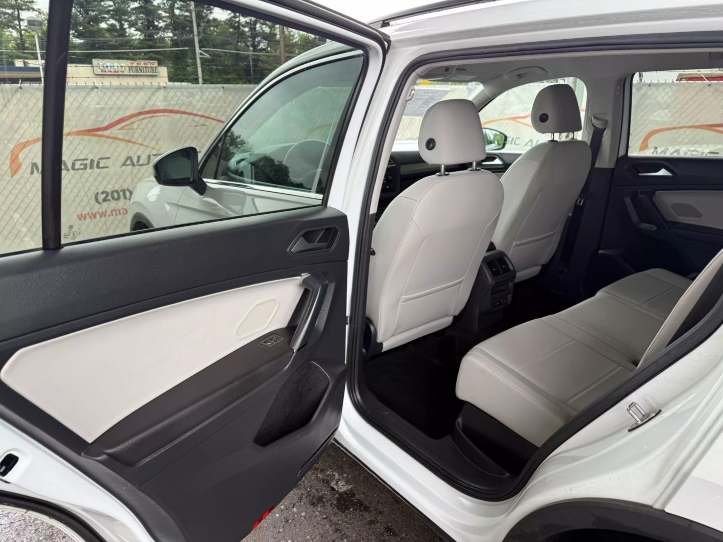 2019 Volkswagen Tiguan - Image 17