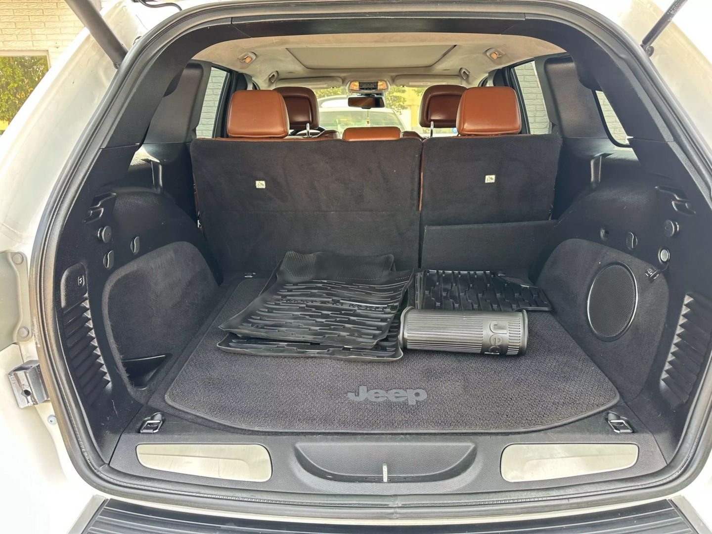 2015 Jeep Grand Cherokee - Image 29