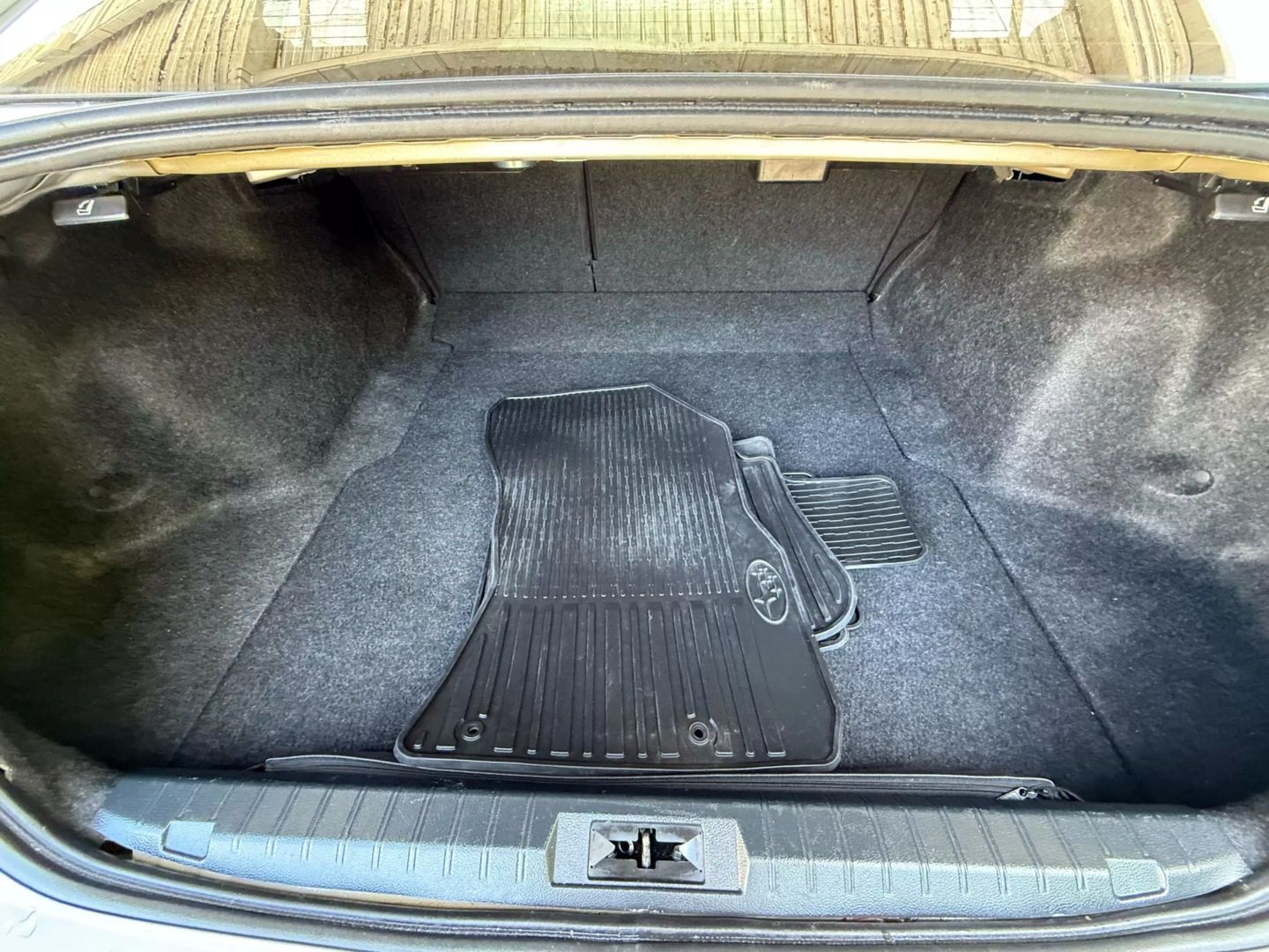 2015 Subaru Legacy - Image 20