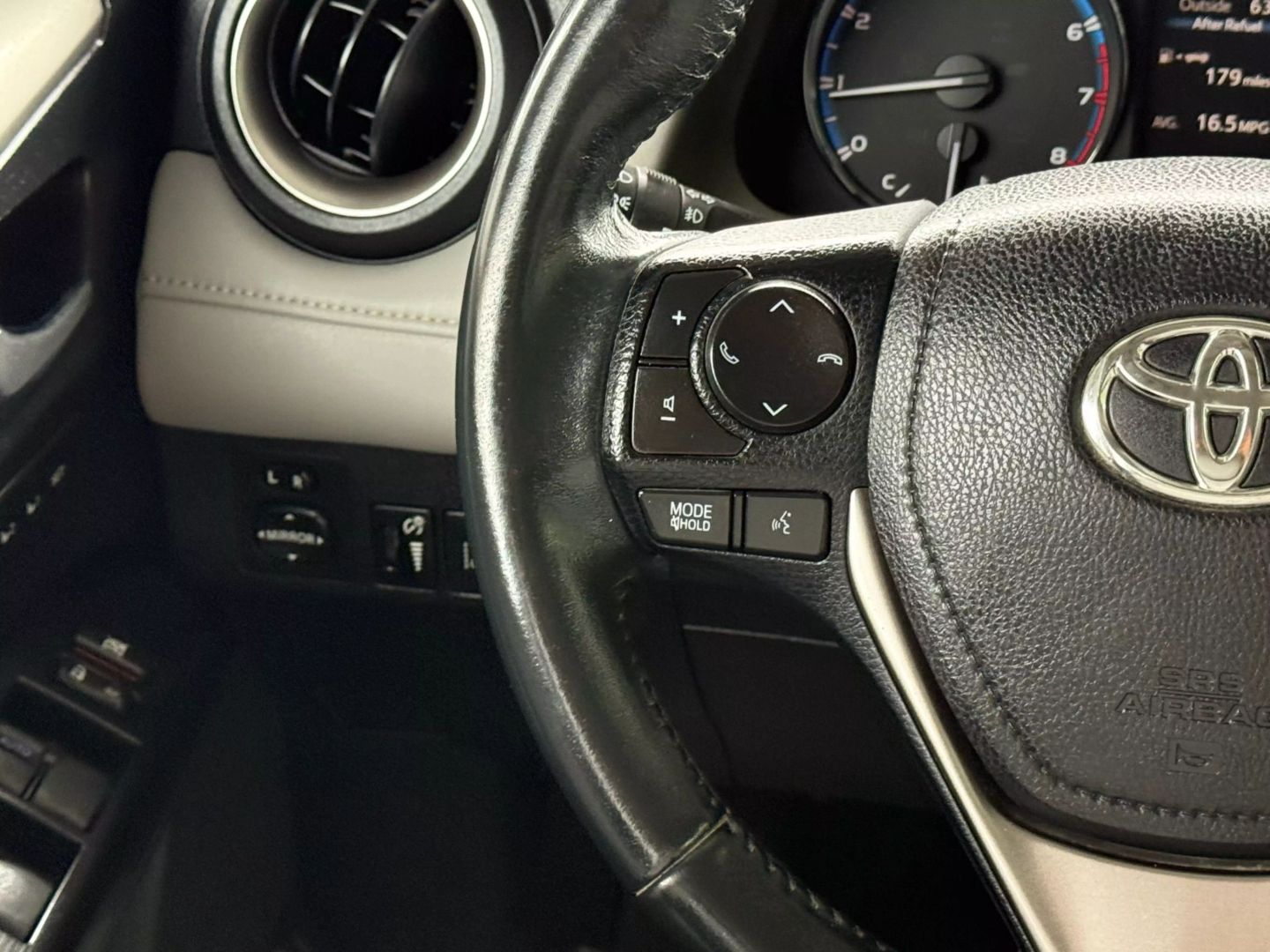 2016 Toyota Rav4 - Image 33