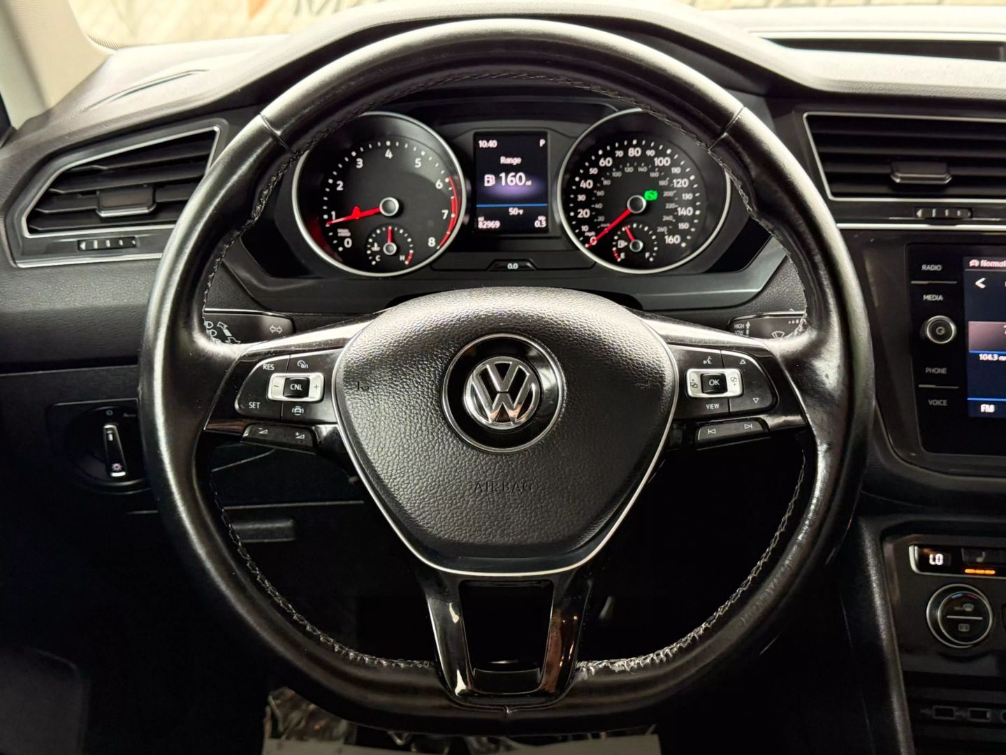 2019 Volkswagen Tiguan - Image 35