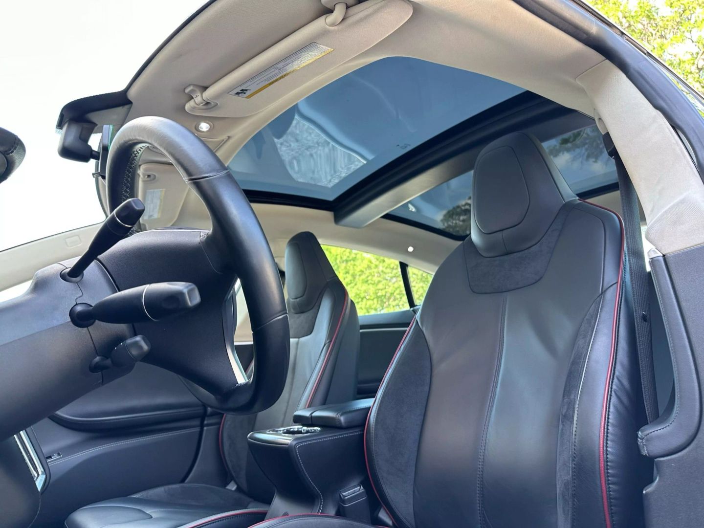 2014 Tesla Model S - Image 22