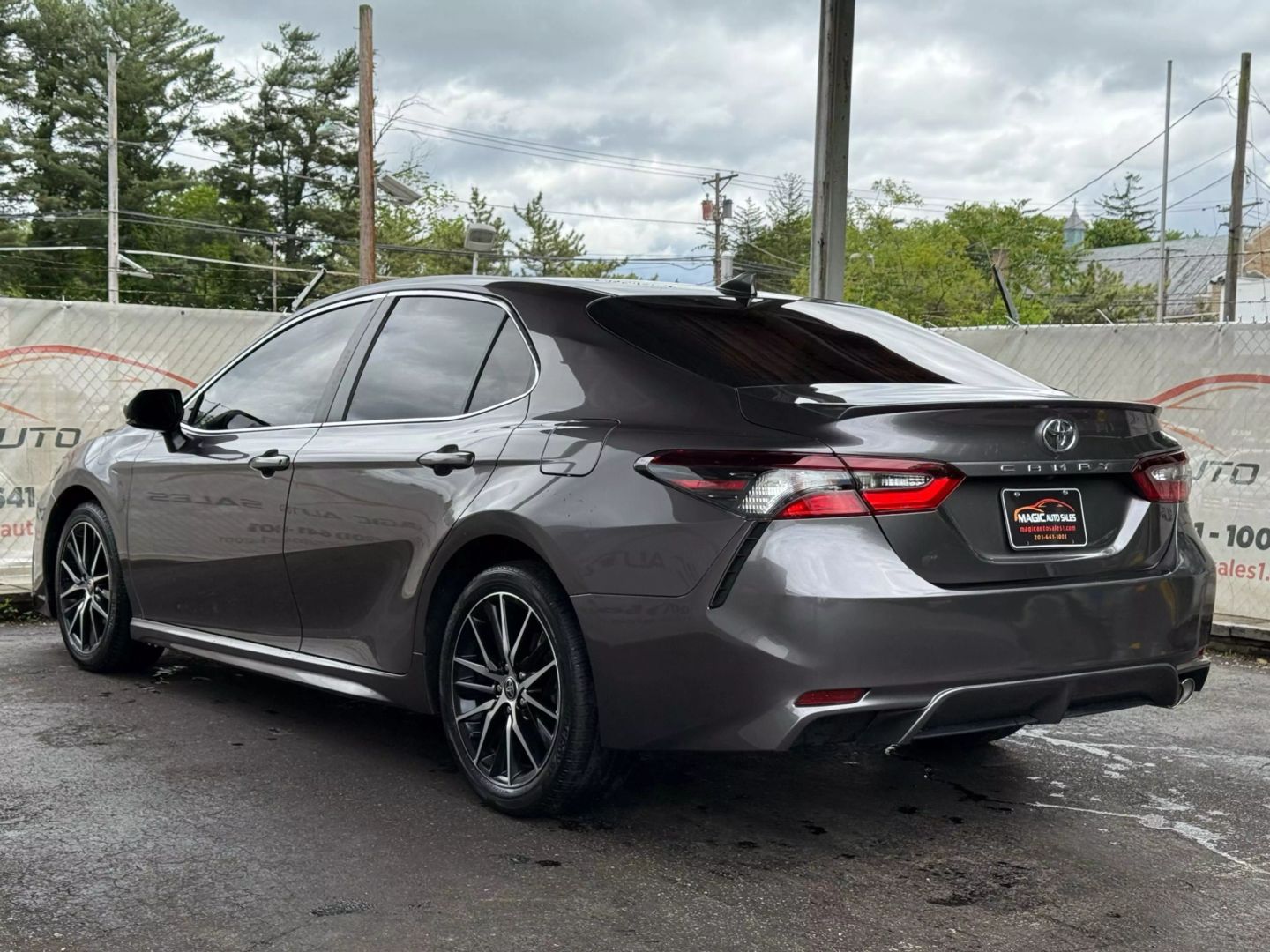 2022 Toyota Camry - Image 11