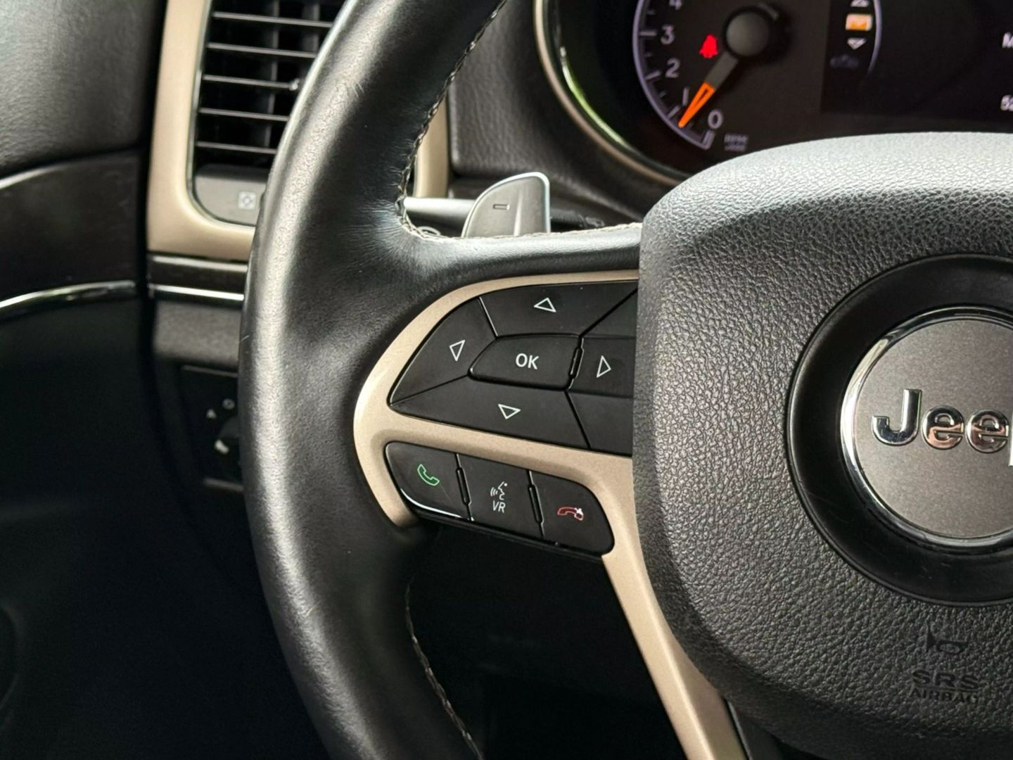 2017 Jeep Grand Cherokee - Image 34